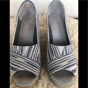 Toms canvas blue white striped peep toe wedges